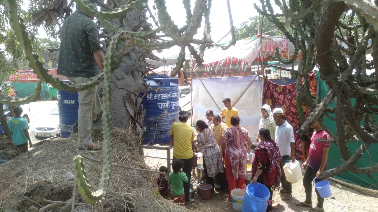डहाणू महालक्ष्मी यात्रेत पाण्याचा प्रश्‍न गंभीर;शिवसेनेच्या पुढाकाराने मिळाला दिलासा