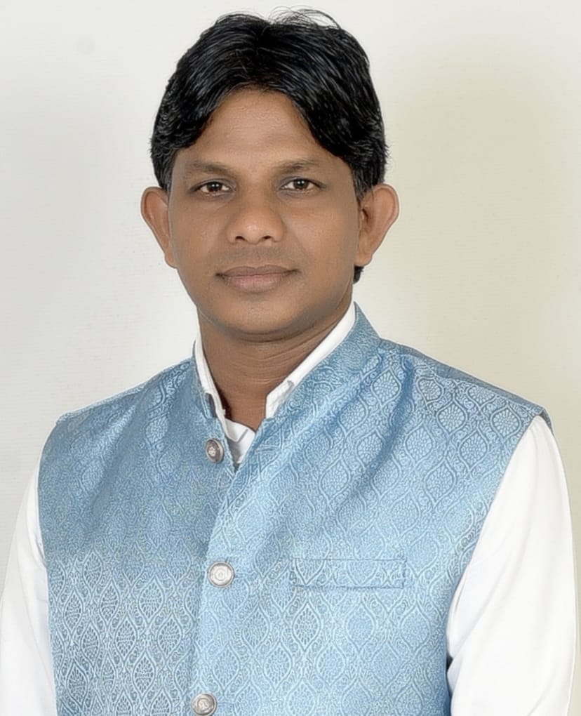 अँड. विराज गडग यांच्या वाढदिवसानिमित्त मोफत नेत्र तपासणी, रक्त तपासणी व रक्तदान शिबिराचे आयोजन