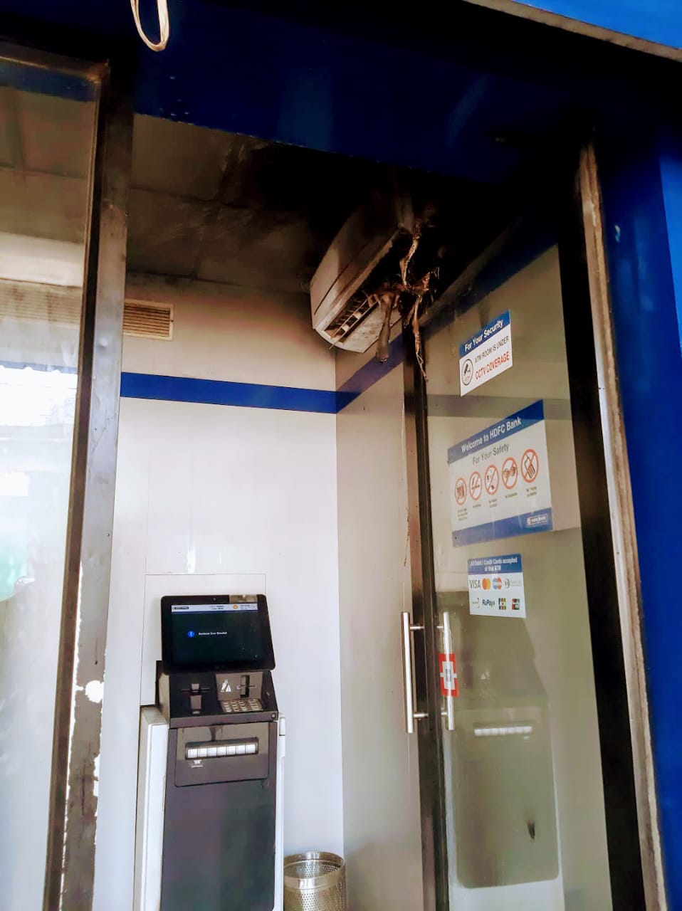 तलासरी एचडीएफसी एटीएमला आग; नागरिकांच्या सतर्कतेमुळे टळली दुर्घटना