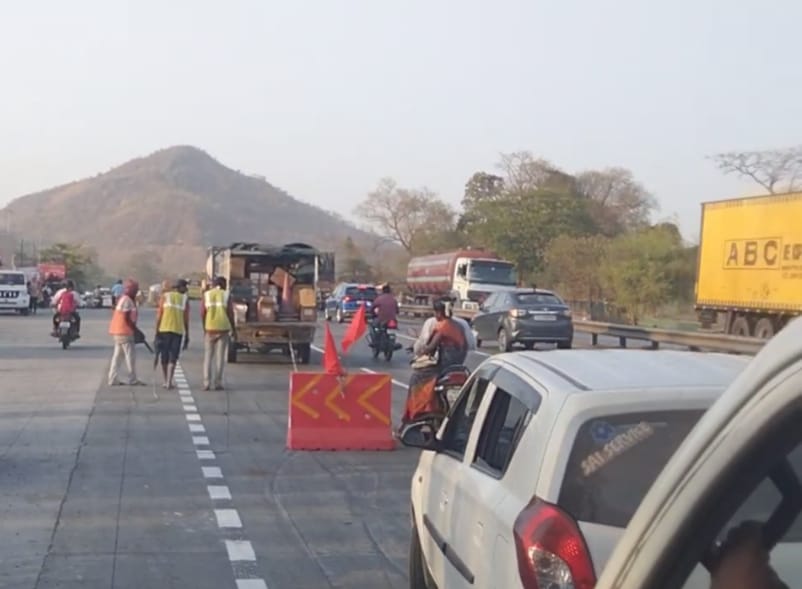 महालक्ष्मी यात्रेदरम्यान एन.एच.ए.आय.च्या निष्काळजीपणामुळे वाहतूक कोंडी, भाविक व स्थानिकांत नाराजी